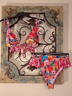 Colorful Pink Tropical Print Ruffle Bikini by Sporlike. NWOT Size Small